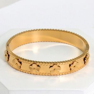 Vintage flower bracelet N609